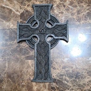 Resin wall cross